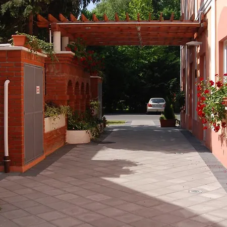 Hotel Park & Etterem, 3*