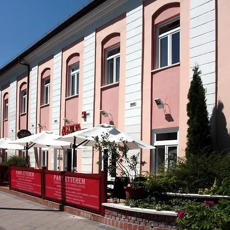 Hotel Park & Etterem, 3*