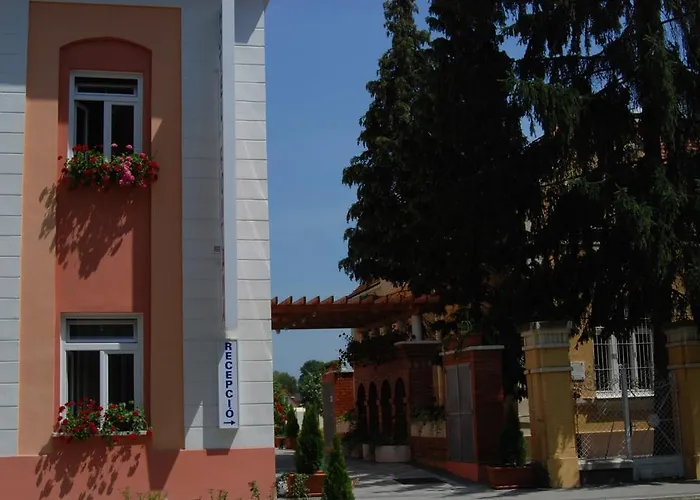 Park & Etterem, فندق